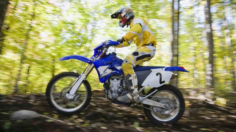 plastiques moto blanchis